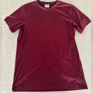 Gymshark T-shirt. Size S. Burgundy